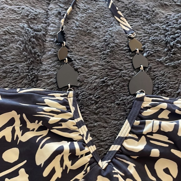 🩱 Victoria’s Secret Halter Top Tankini, Large Top, Medium Bottoms 🩱 - Picture 3 of 10